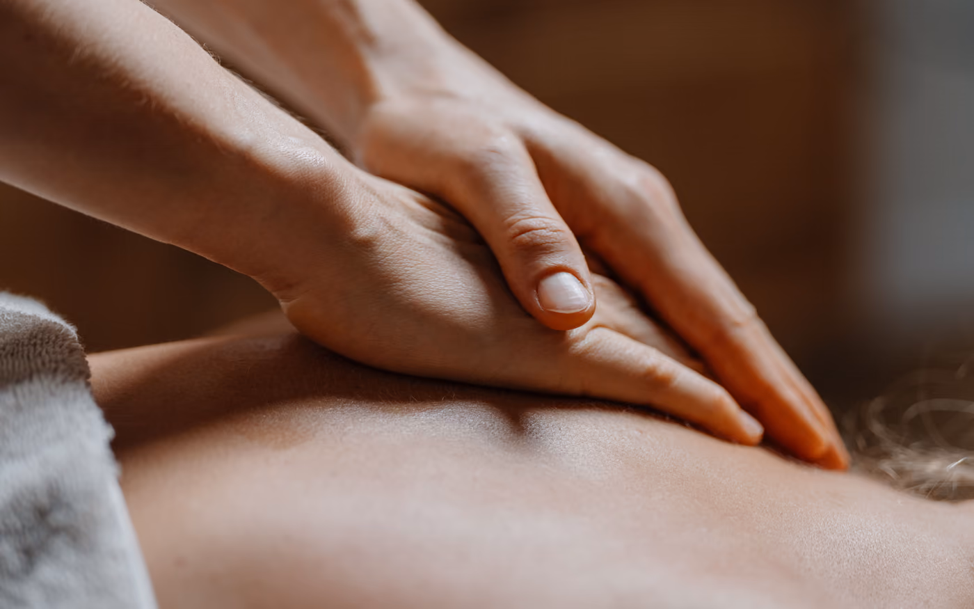 Long stroke along the back