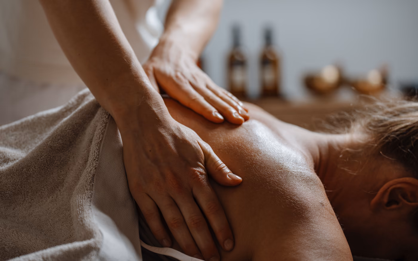 Oil massage on the shoulder